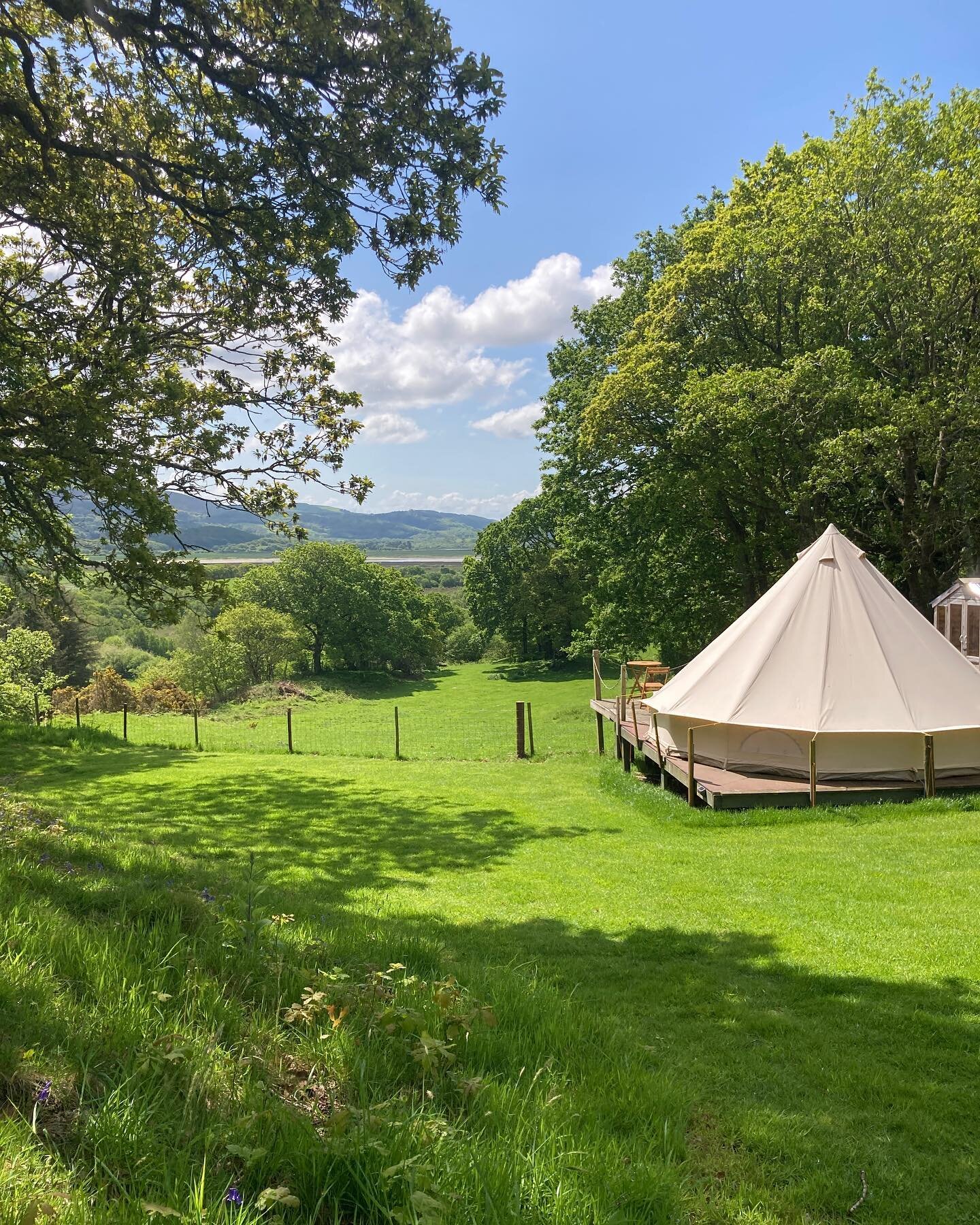 My office today! 
Lwcus o fod yn gweithio fan hyn heddiw! 💛 ☀️

Mae'r babell yma ar gael dros y penwythnos. This tent is available over the weekend.

#glampio 
#cymru
#nofilterneeded
#officeinspiration
#views
#golygfeydd
#thisiscymru 
#thisiswales 
