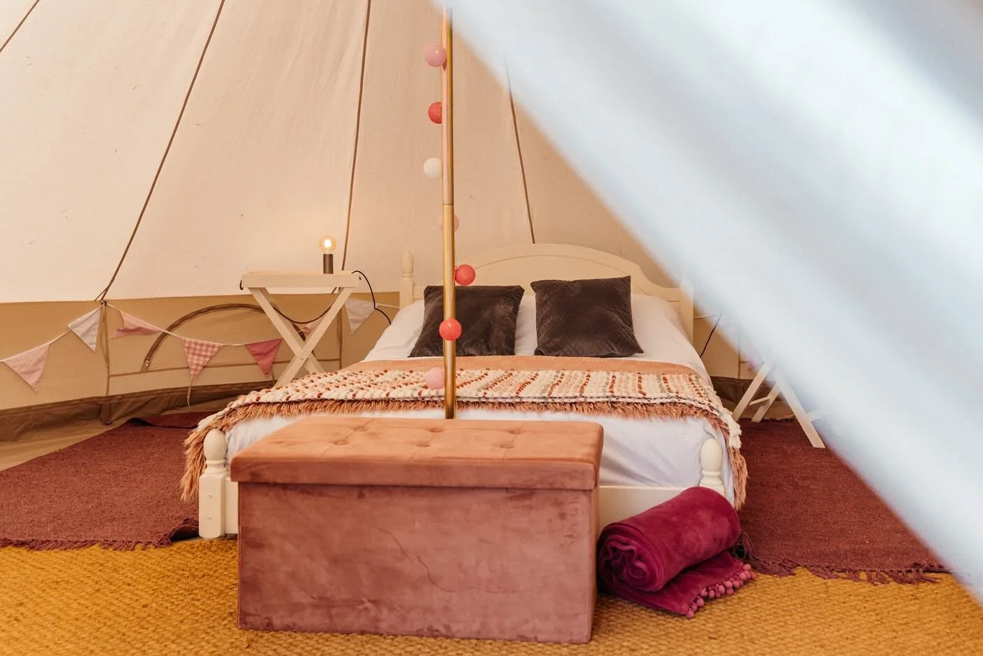 💗

🏞️Amazing views - Golygfeydd 
🔥Fire pit - Tan tu allan
🚿Private bathroom - ystafell ymolchi
🍳 Private kitchen - cegin breifat
🐶 Dog friendly - croesawu cwn