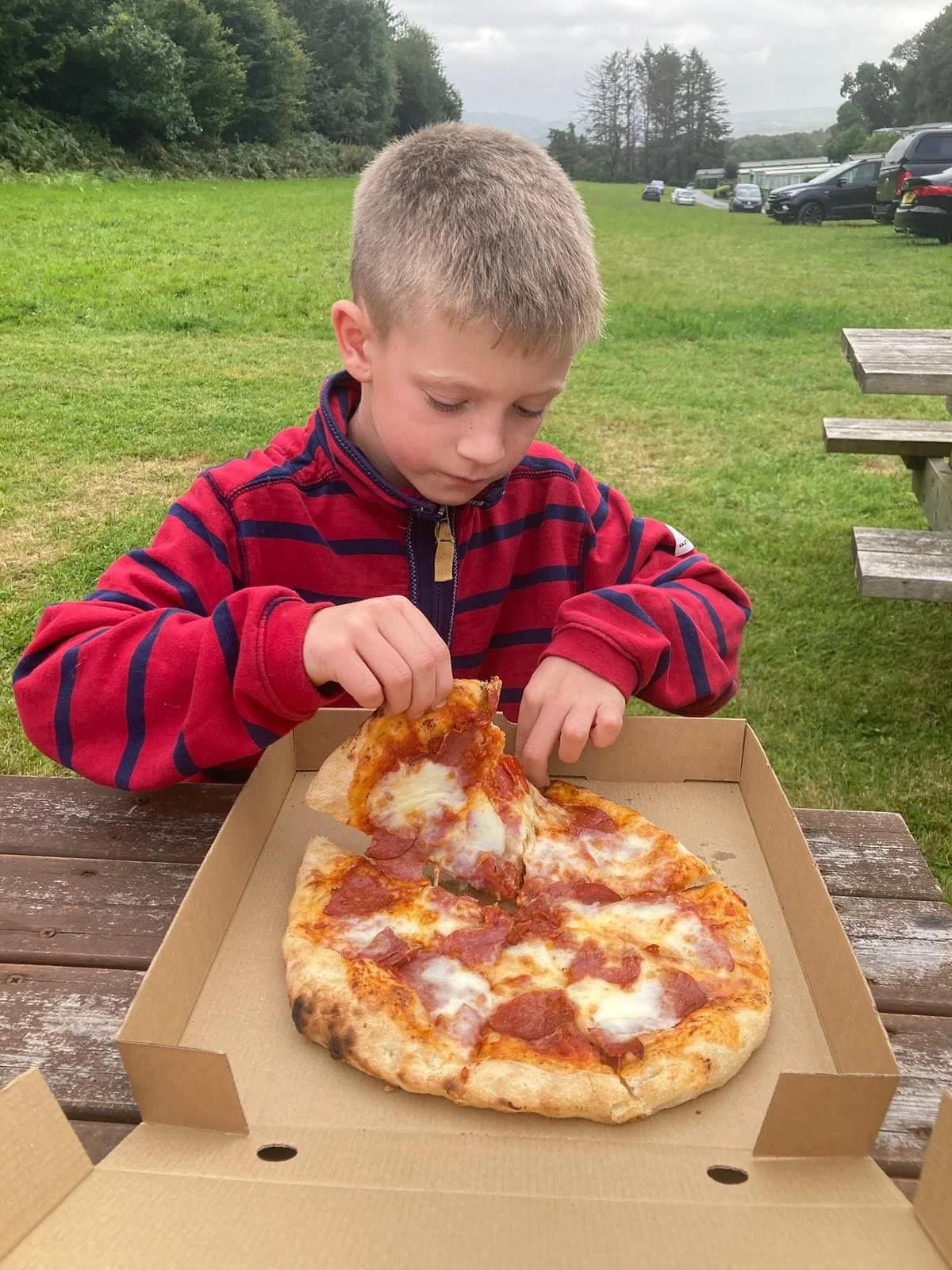 🍕Ffefryn neithiwr - porc ac afal!
Who knew apple would taste so good on pizza! Last night's favourite  was pork and apple. 👌
Diolch pawb am ddod - same time next Saturday @pizzapenygader