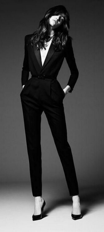 5cb77f37693663f84aa24734ebbf21ae--women-in-suits-suits-for-women-tailored.jpg