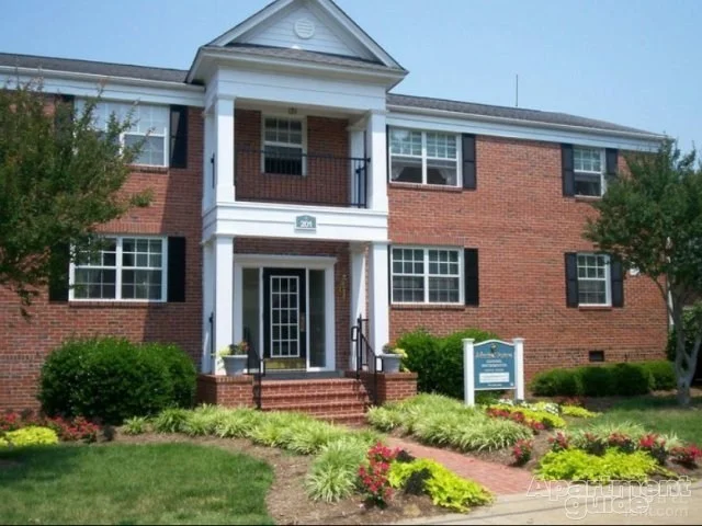Admiral Pointe- Exterior 1.jpg