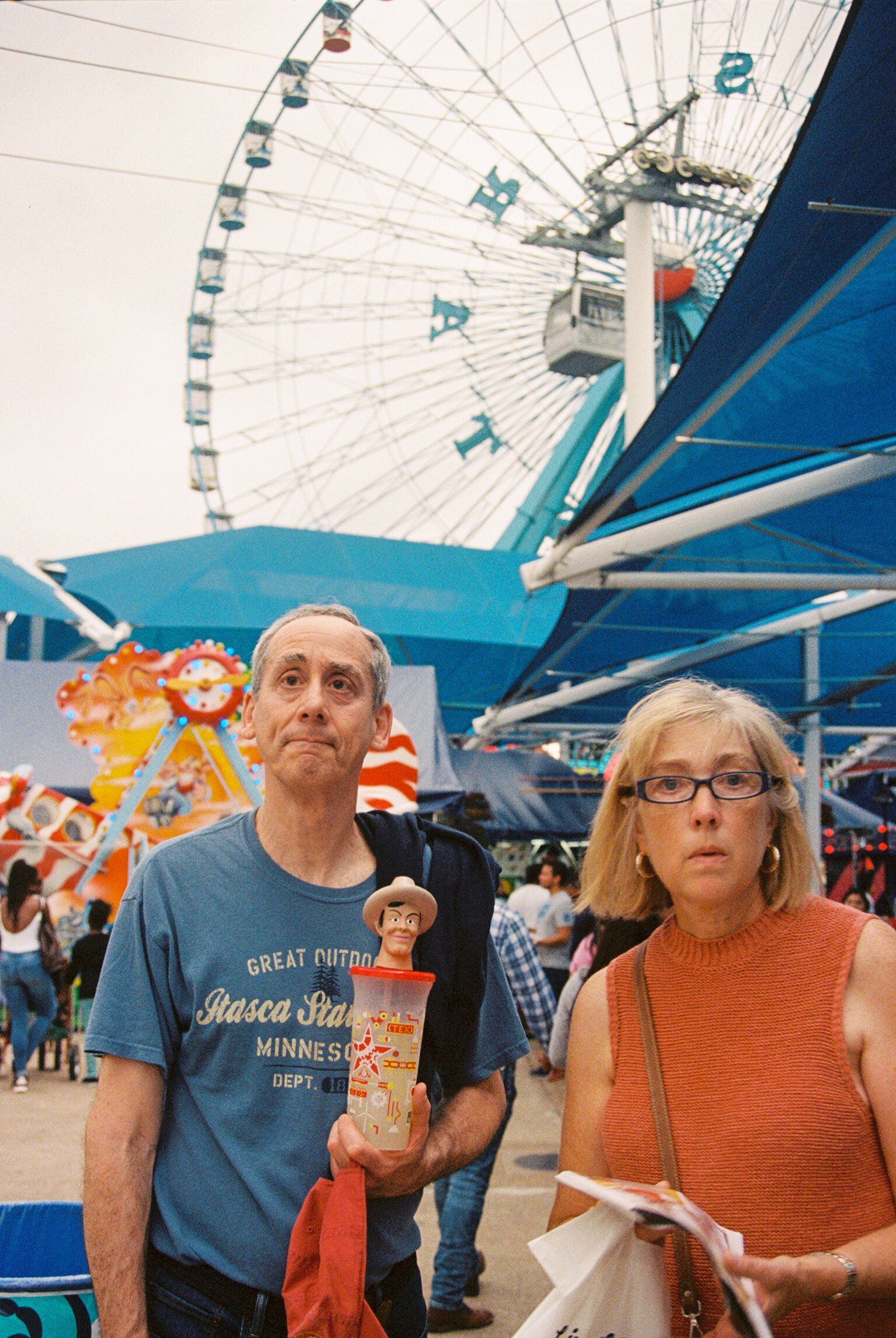 Mom_Dad_FerrisWheel_Candid.jpg