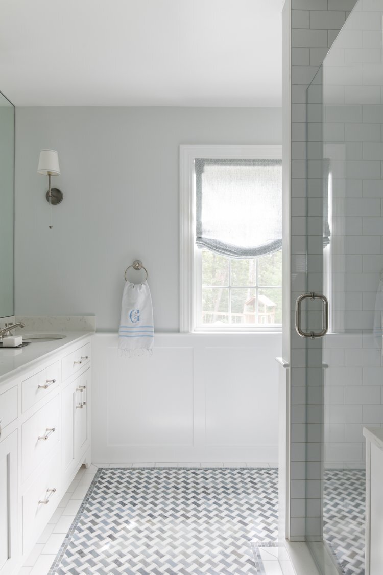 Have you ever wondered how to make a compact space appear larger? This is the post for you. I used a palette of soft grays and white to create an open and airy aesthetic. Cool-toned hardware adds to the modern ambiance, and patterned tiles create a s