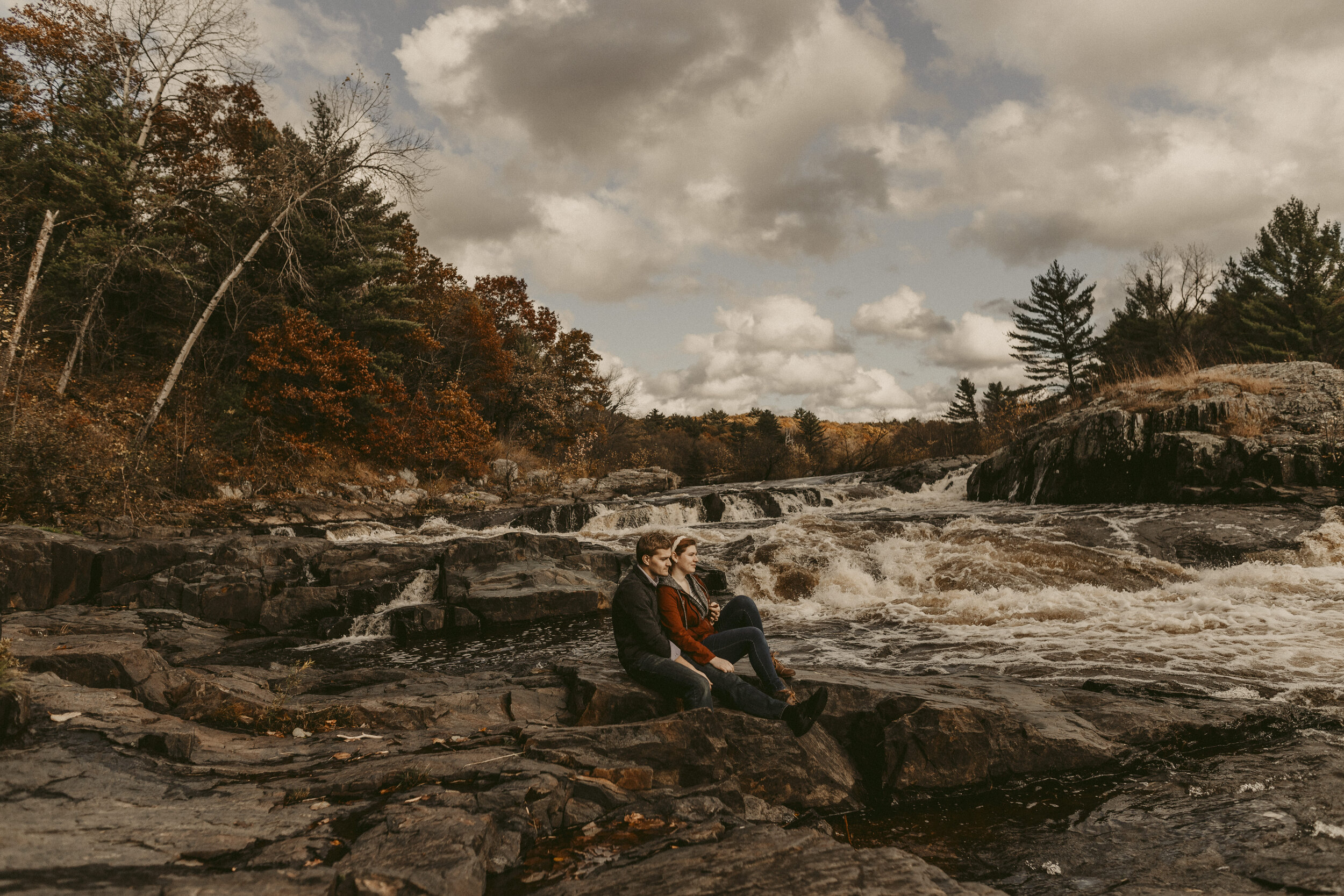  Elopement location for Big Falls County Park in Eau Claire with rushing water and rocks 