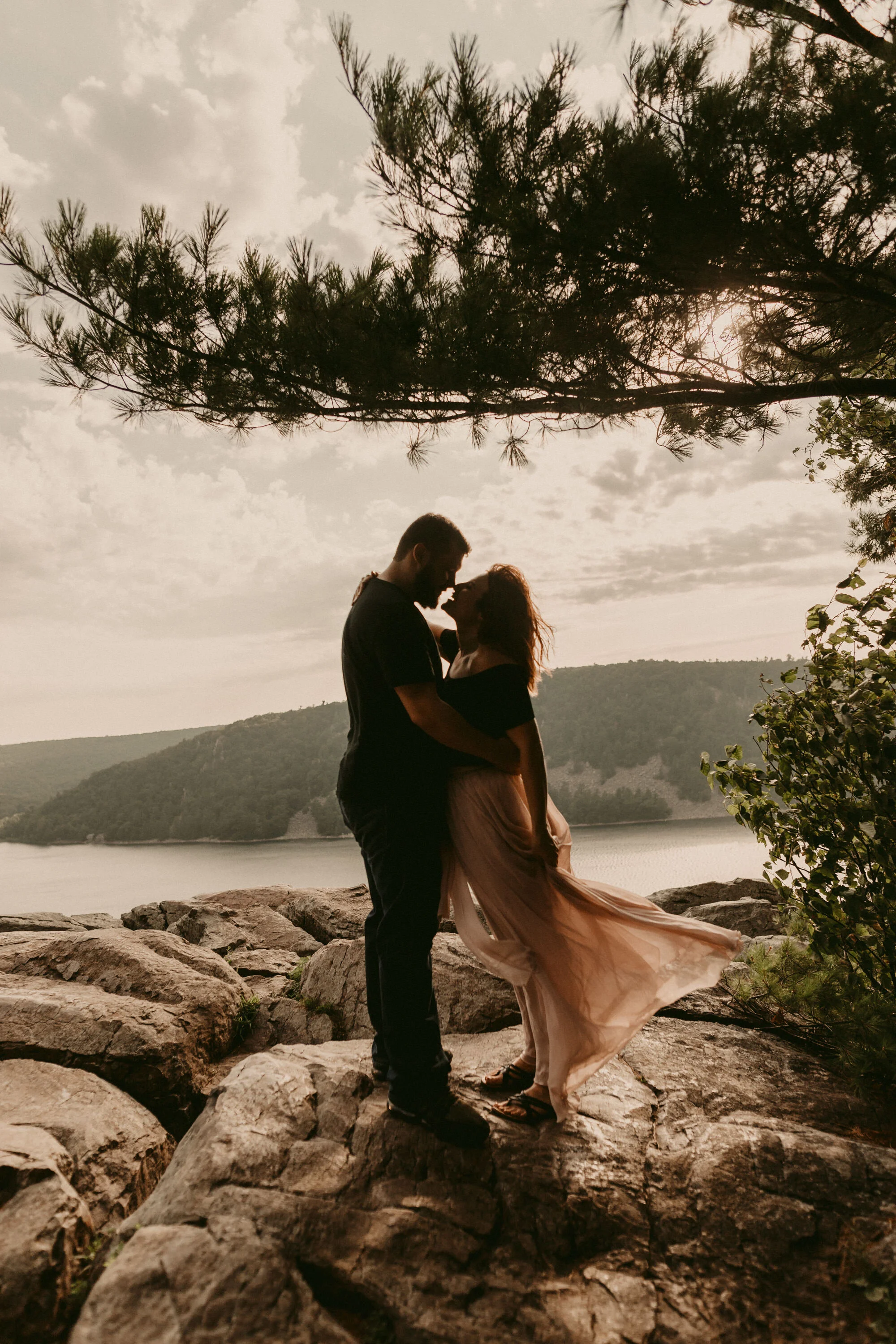 Devil's-Lake-Wisconsin-Engagement-Session-water-couple-session-21.jpg