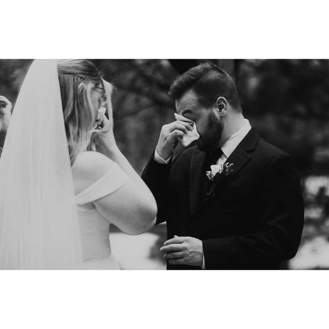 Sarah and Ian gathered those closest to them for a wedding full of happy tears and love under the tall pines at @ymca.camp.alexander 
.
.
.
.
.
.
.
#wisconsinbride #wisconsinwedding #ymcacampwedding #ymcacampalexander #wisconsinweddingphotographer