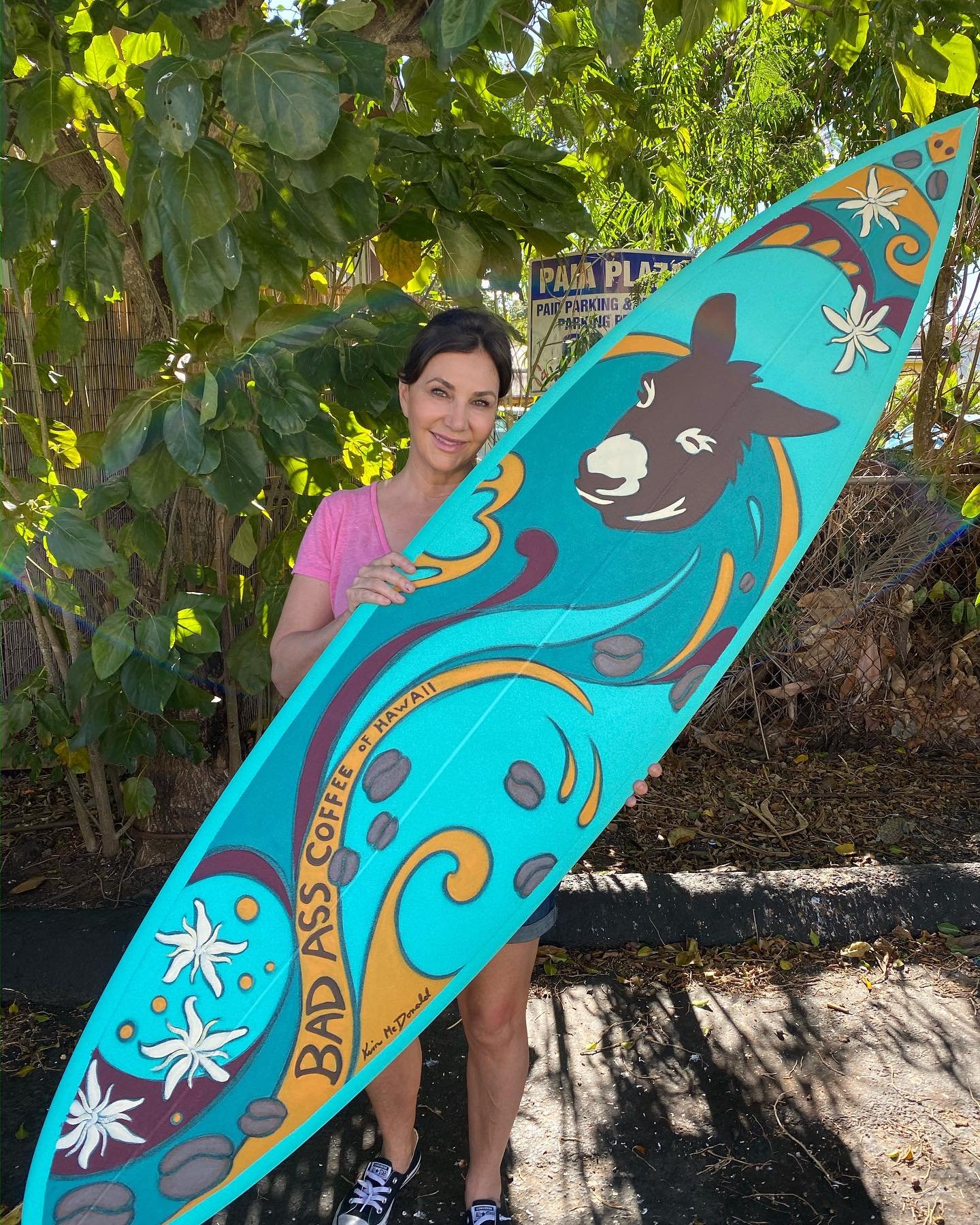 Mahalo @badasscoffeeofhawaii for choosing me as the celebrated artist this World Artist Day🙏🏻 

It has been a joy creating custom surfboards with you 🏄&zwj;♀️❤️ 

#surfart #coffeelovers #coffeeart #customsurfboards #hawaiiartist #islandart #badass