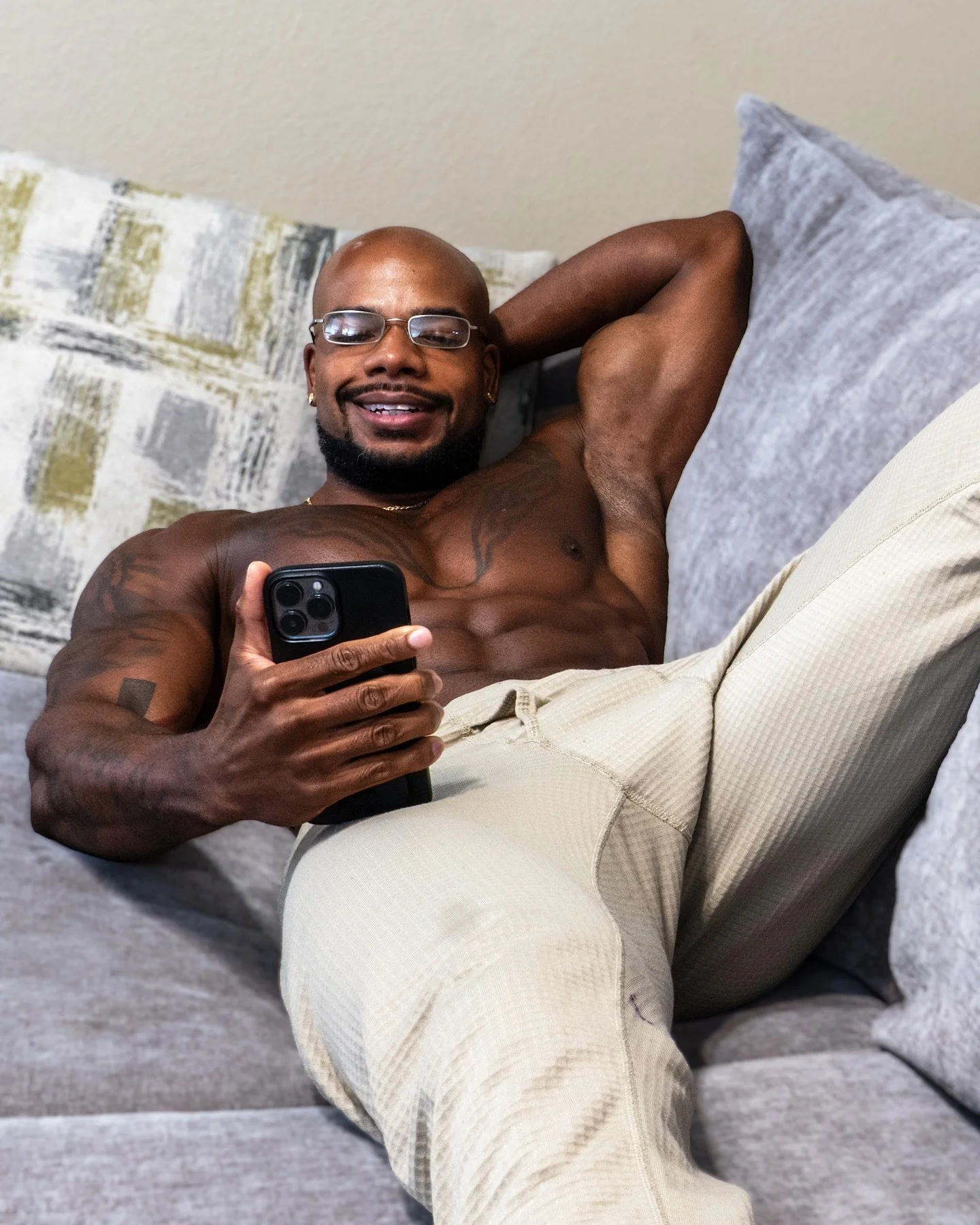How many times have you found yourself in supine position laughing at the phone.. 

In spite of a whole list of things you&rsquo;re supposed to be getting to❓

👉🏾 Procrastination.

The easiest pursuit to be a pro at.

How much further along would y