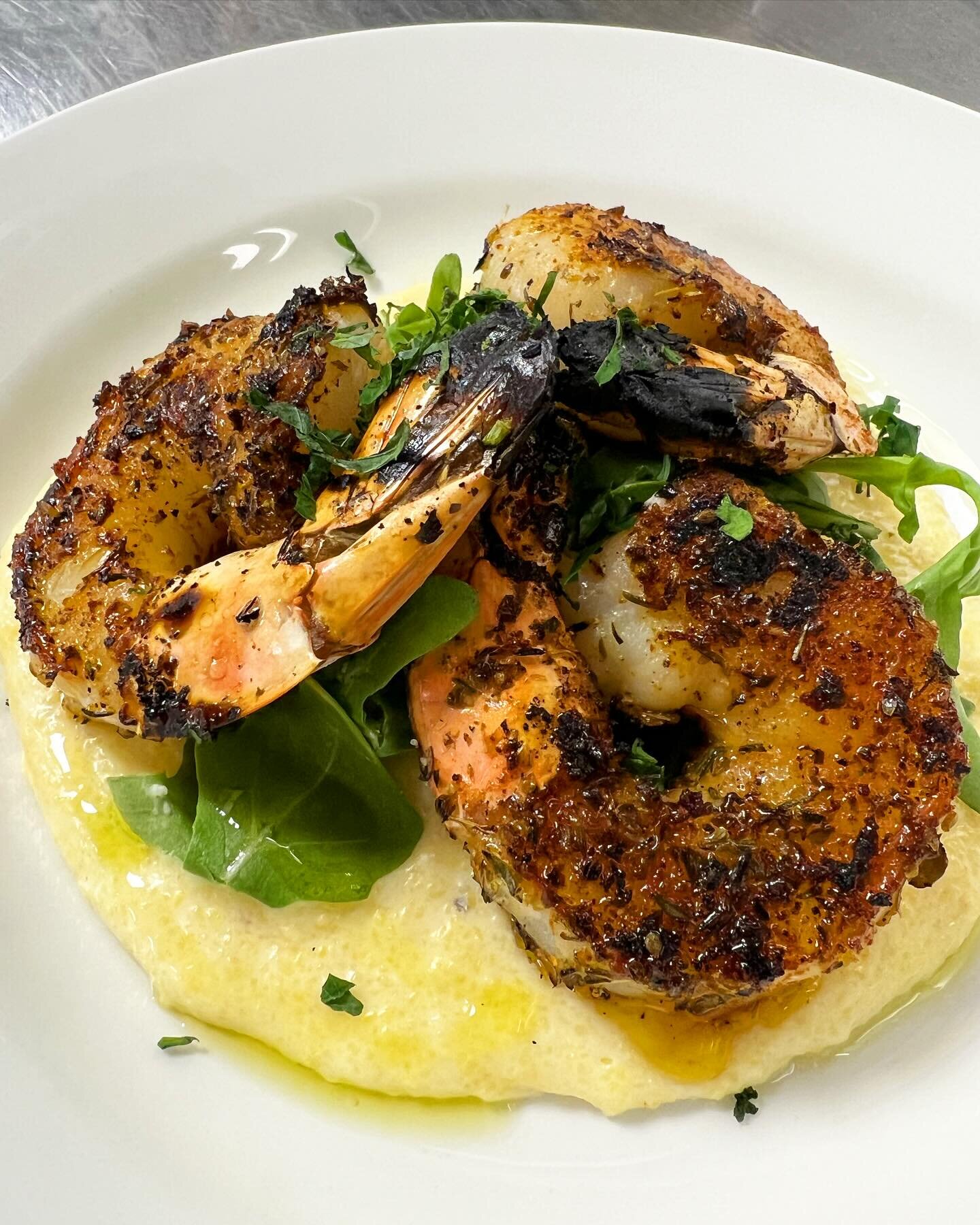 Blackened shrimp on creamy polenta 🍤 ✨