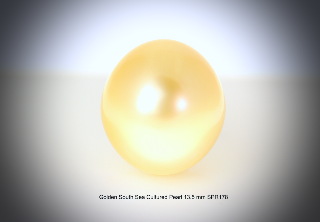 Golden South Sea Cultured Pearl 13.5 mm.png