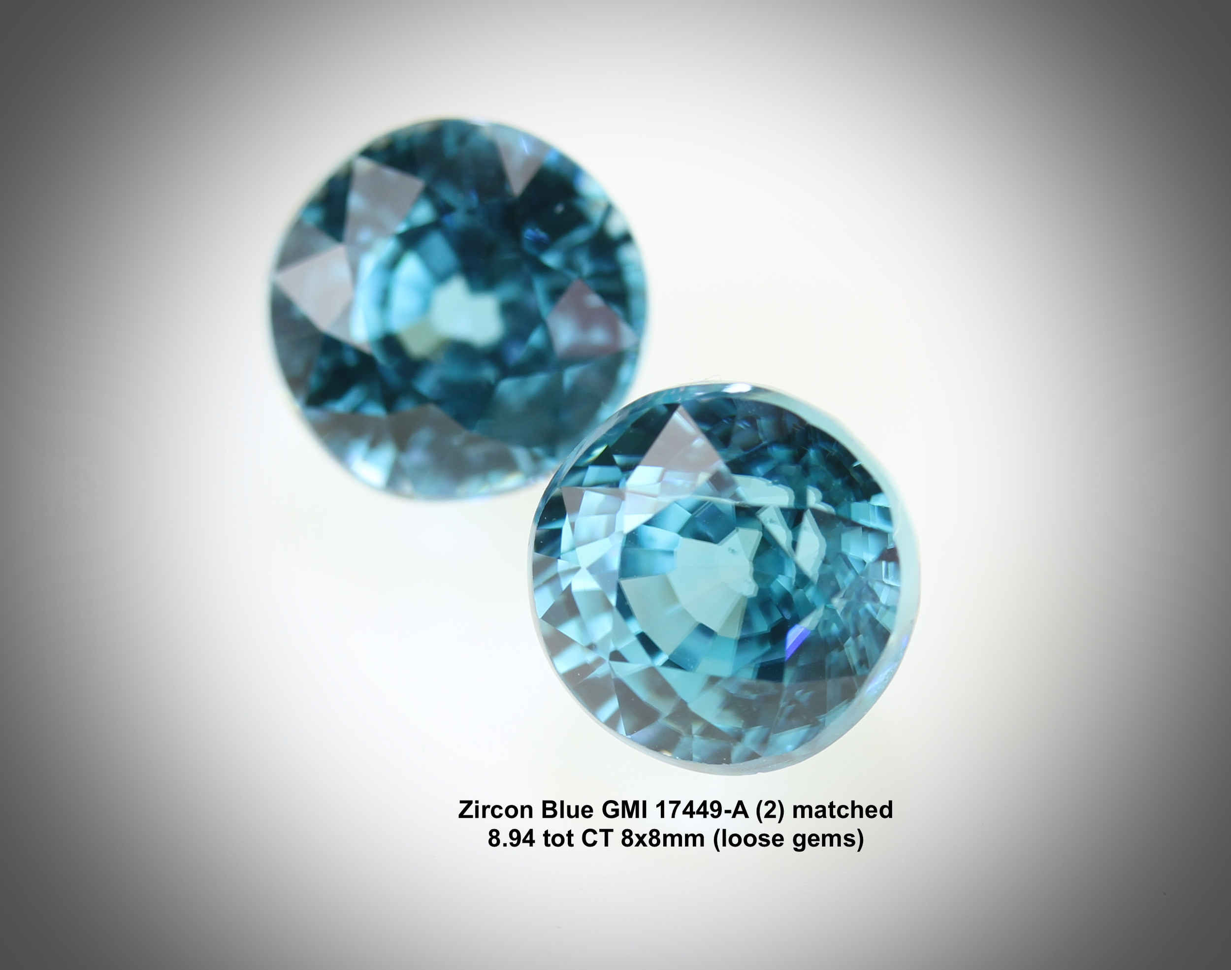 Zircon Blue GMI 17449-A (2) matched 8.94 tot CT 8x8mm (loose gems).png