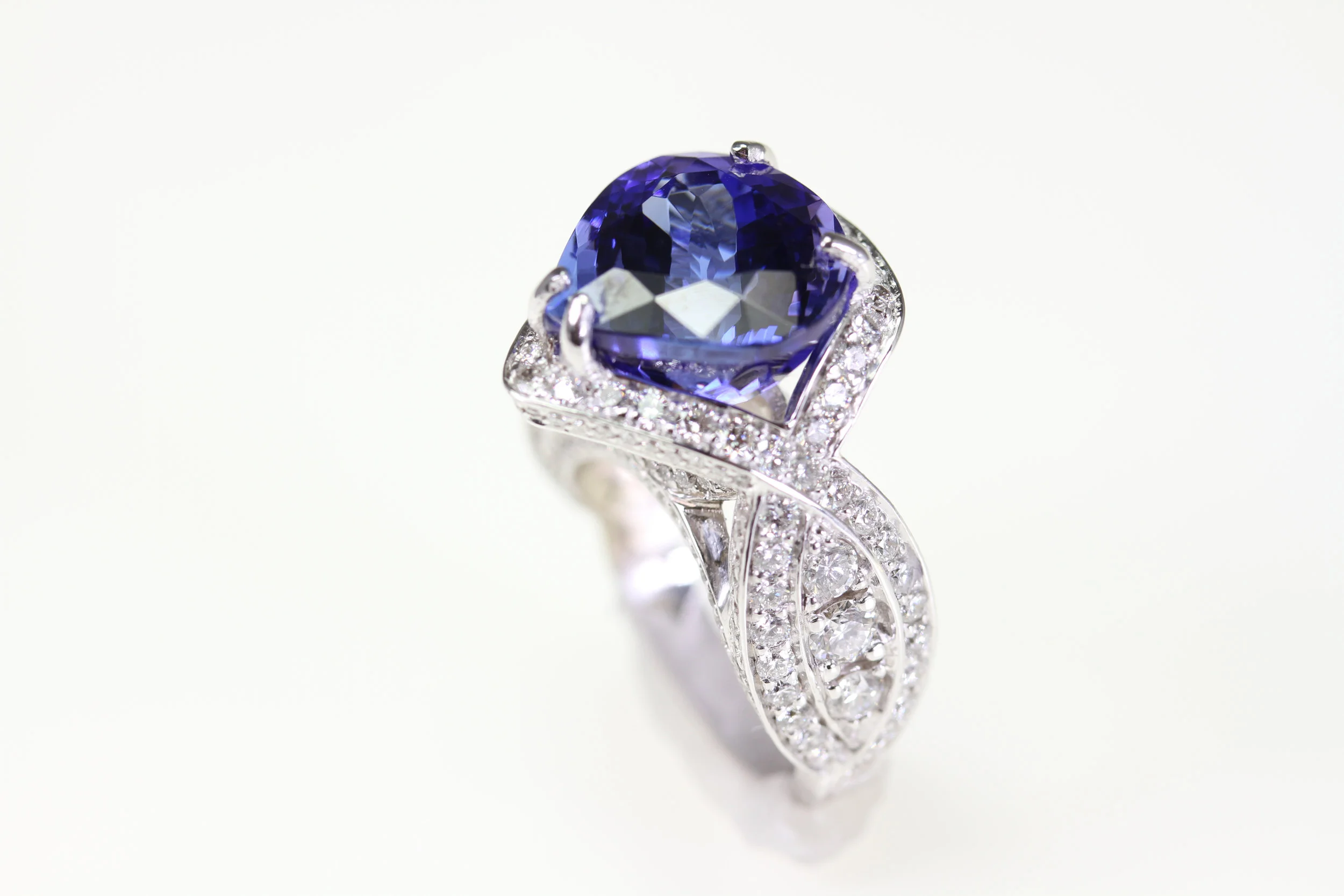 9.9 Tanzanite w Diamond Dazzzzle .jpg