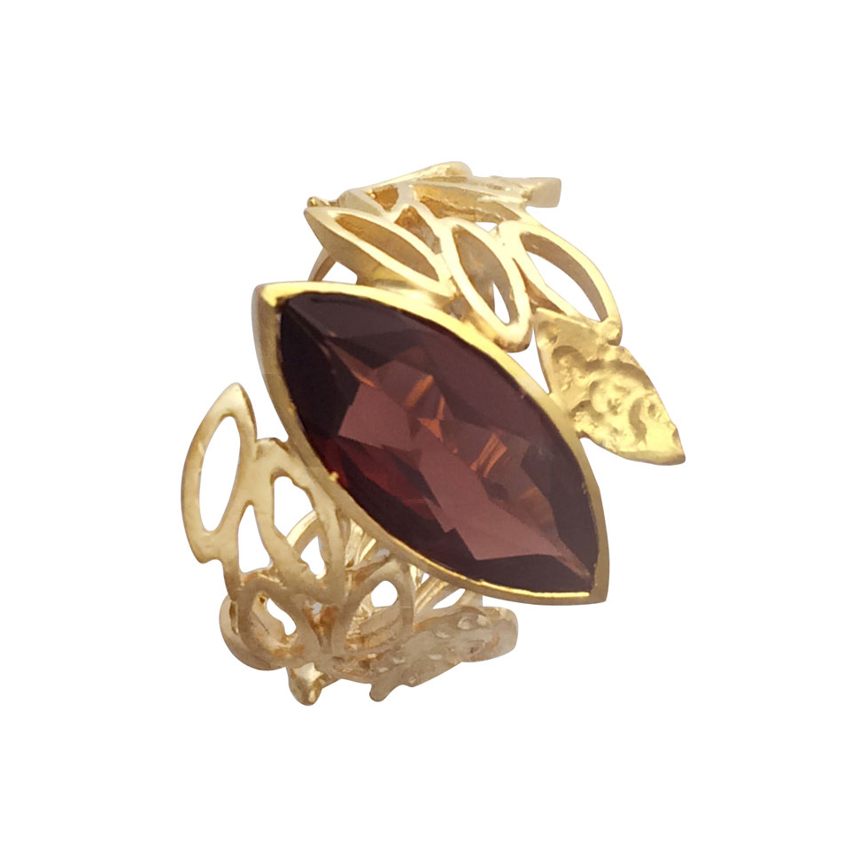 18ct gold ring with garnet