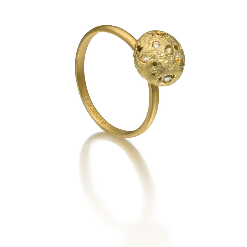 Etched 18ct gold ring with diamonds