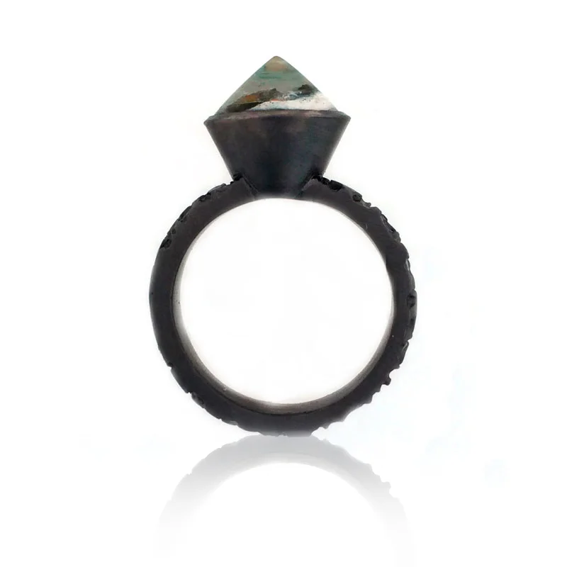 17ROUND-QUARTZ-RINGb.jpg