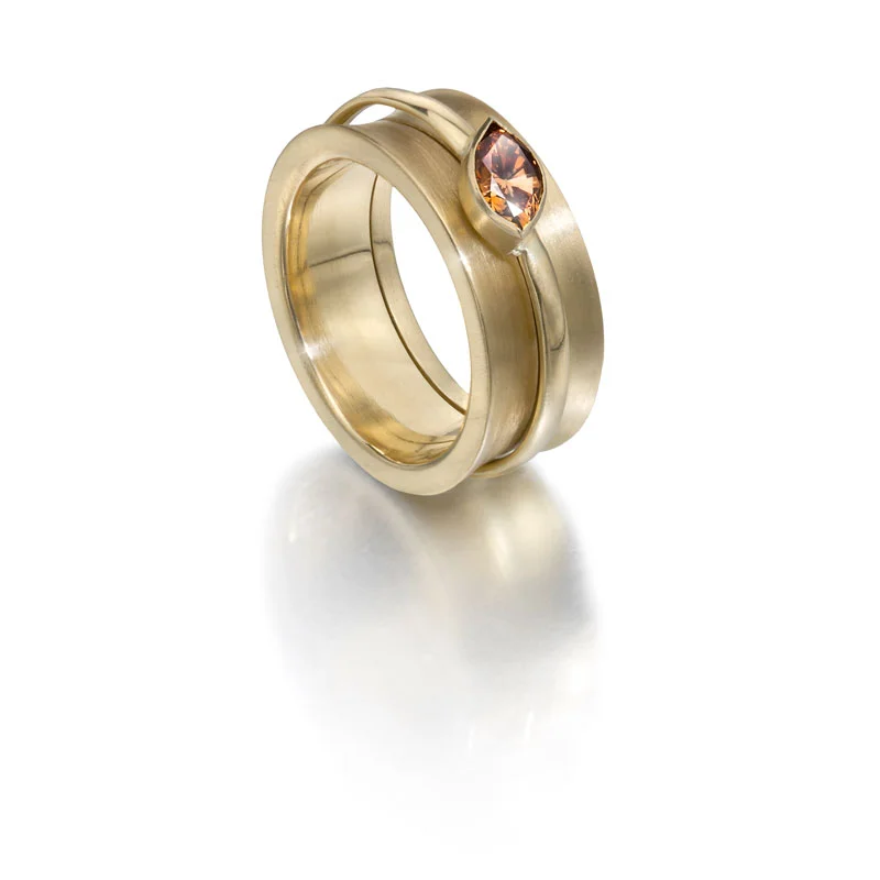 18ct gold outer ring, 18ct gold inner ring with cognac diamond