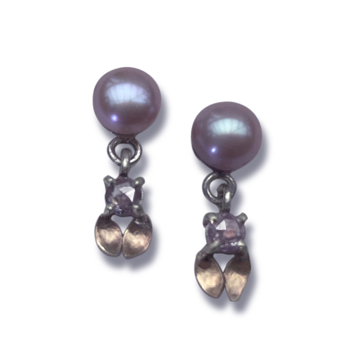 Folium pearl earrings.jpg