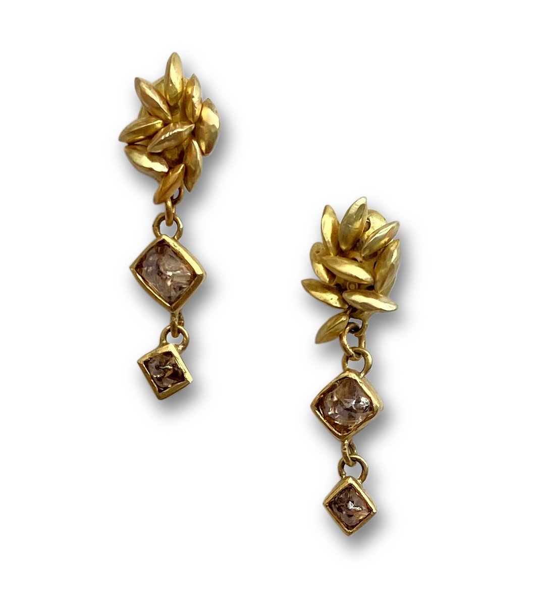 Acini gold earrings with cognac diamonds