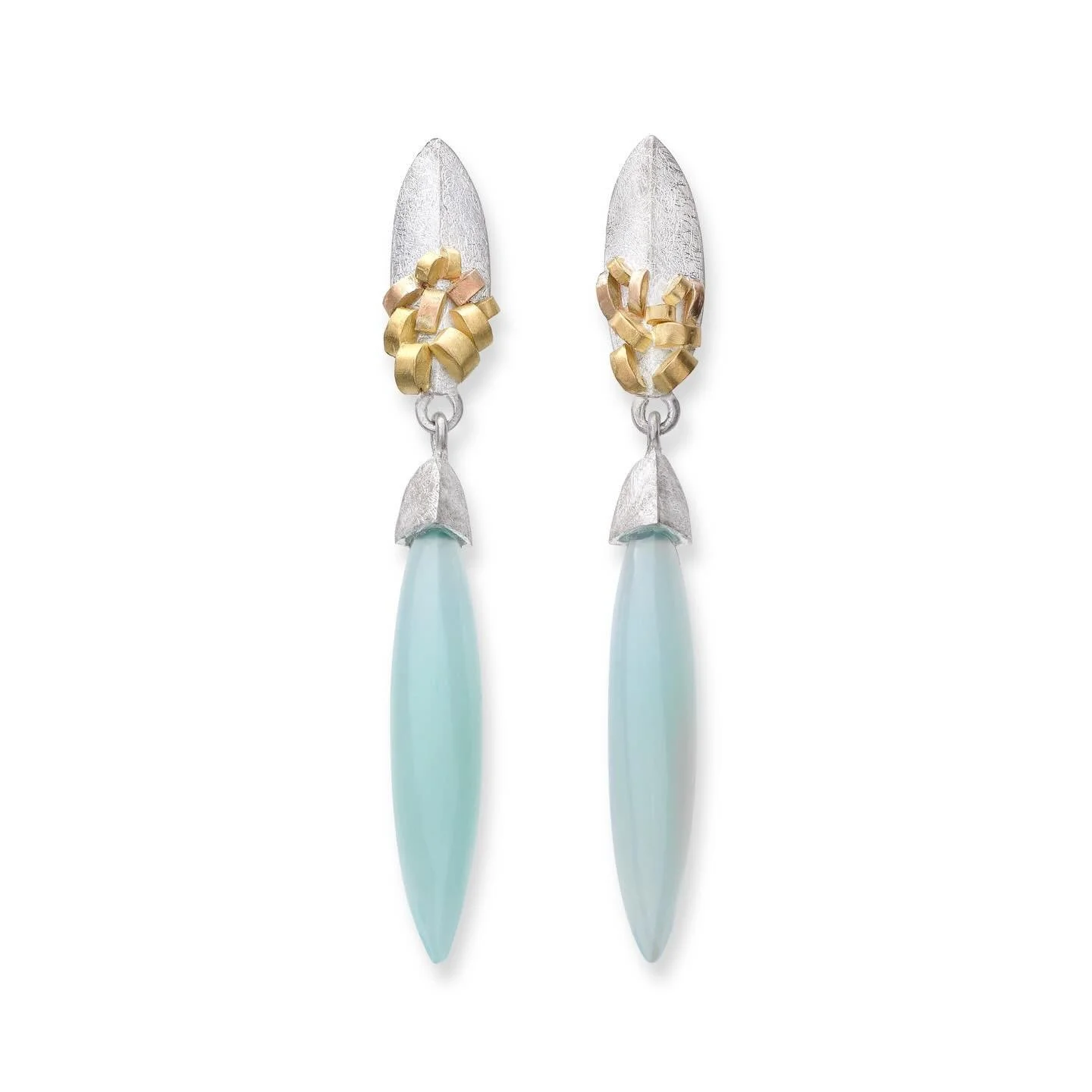 A change of season marches in with these subtle colours - new silver and semi translucent soft green chalcedony earrings with clusters of gold
.
.
#susihinesjewellery #chalcedony #statementearrings #handmadejewellery