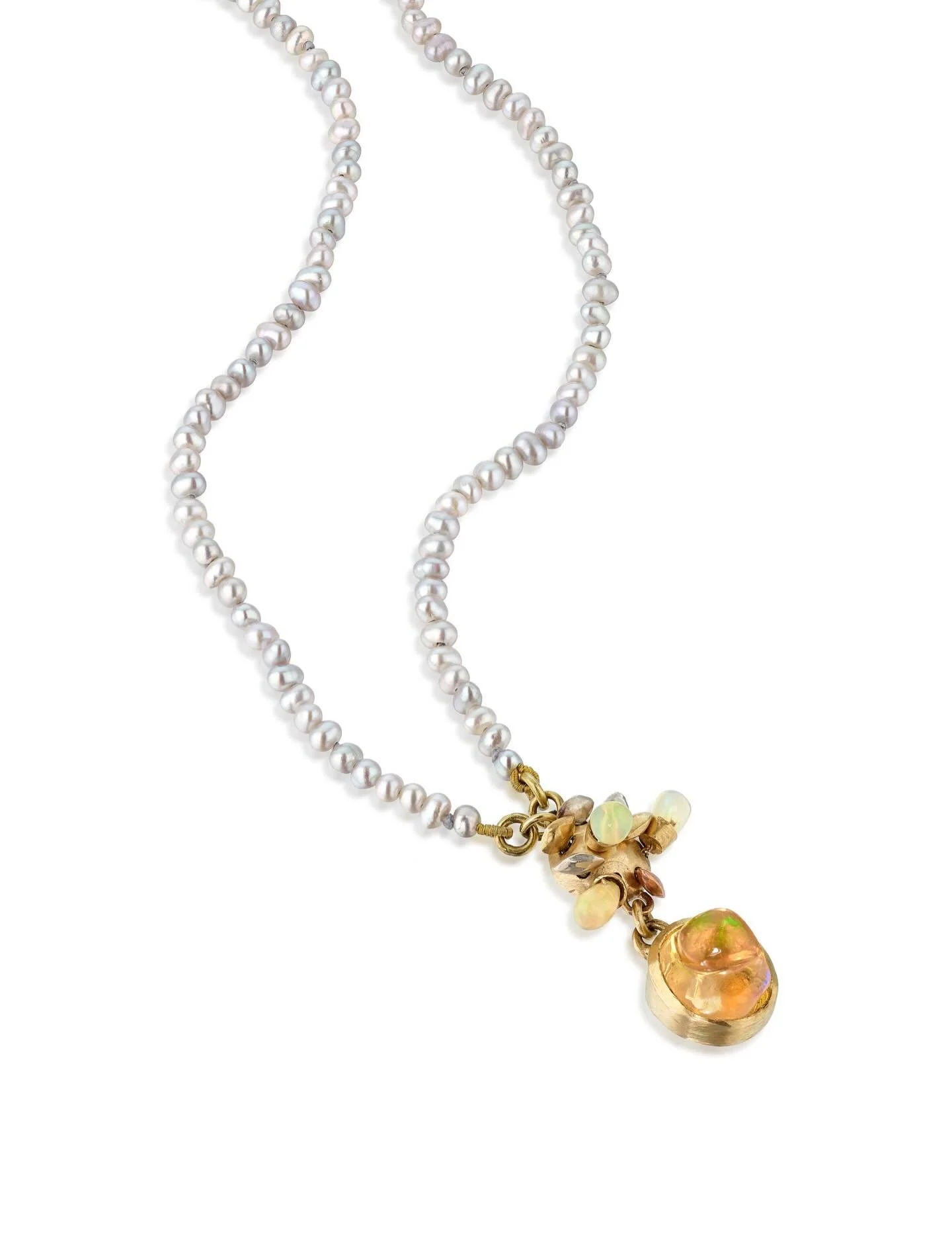 Opals are taking centre stage in this necklace and make a dramatic contrast with these soft grey seed pearls
.
.
#pearlnecklace #opalsandpearls #goldandopals #susihinesjewelery #simonbarmittphotography