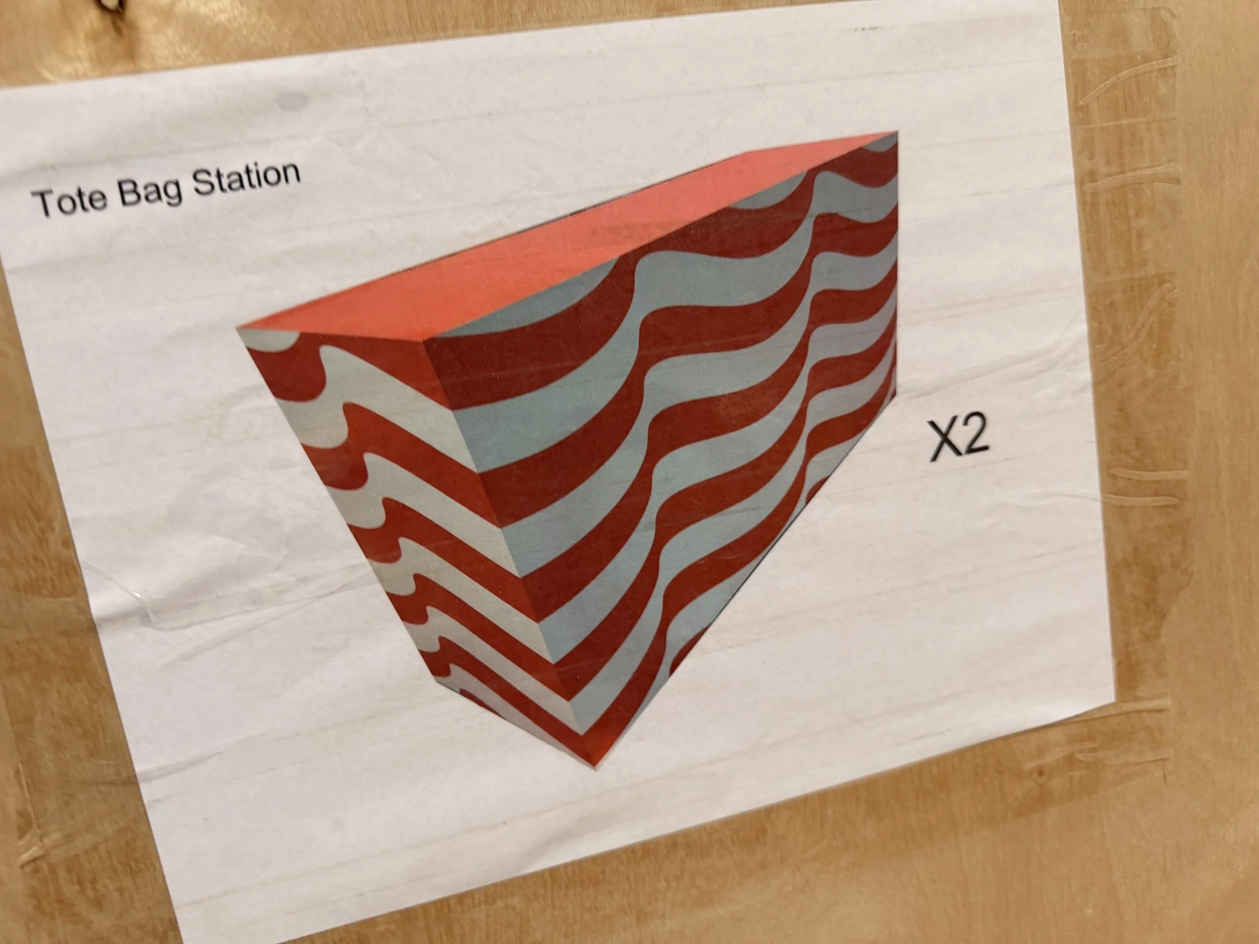 AP101 - Tote Bag Station
