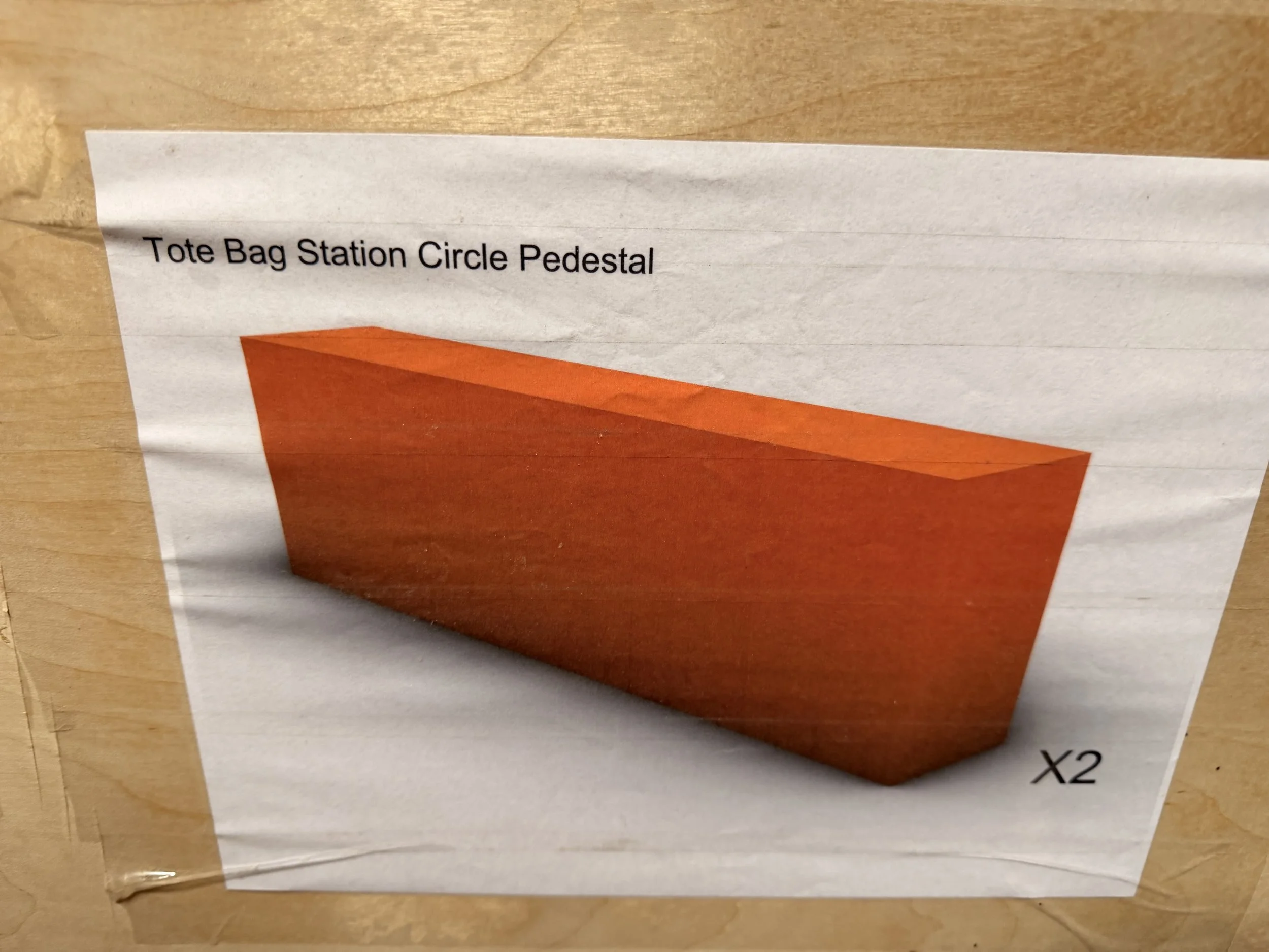 AP98 - Tote Bag Station Circle Pedestal