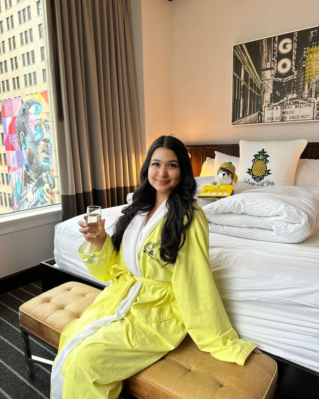 Not that you need a reason to pop champagne, but how about: it's Friday and you're in Chicago with a view like this? 🥂✨