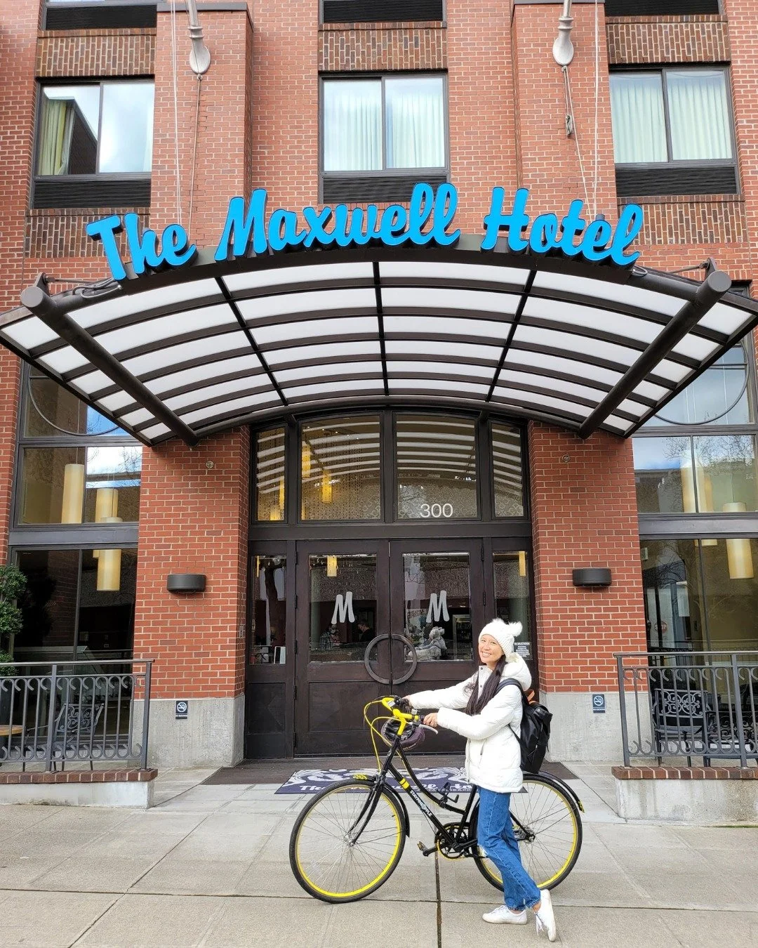 Bundle up and see Seattle your way. Our complimentary pineapple bikes are ready whenever you are. 🚴🍍