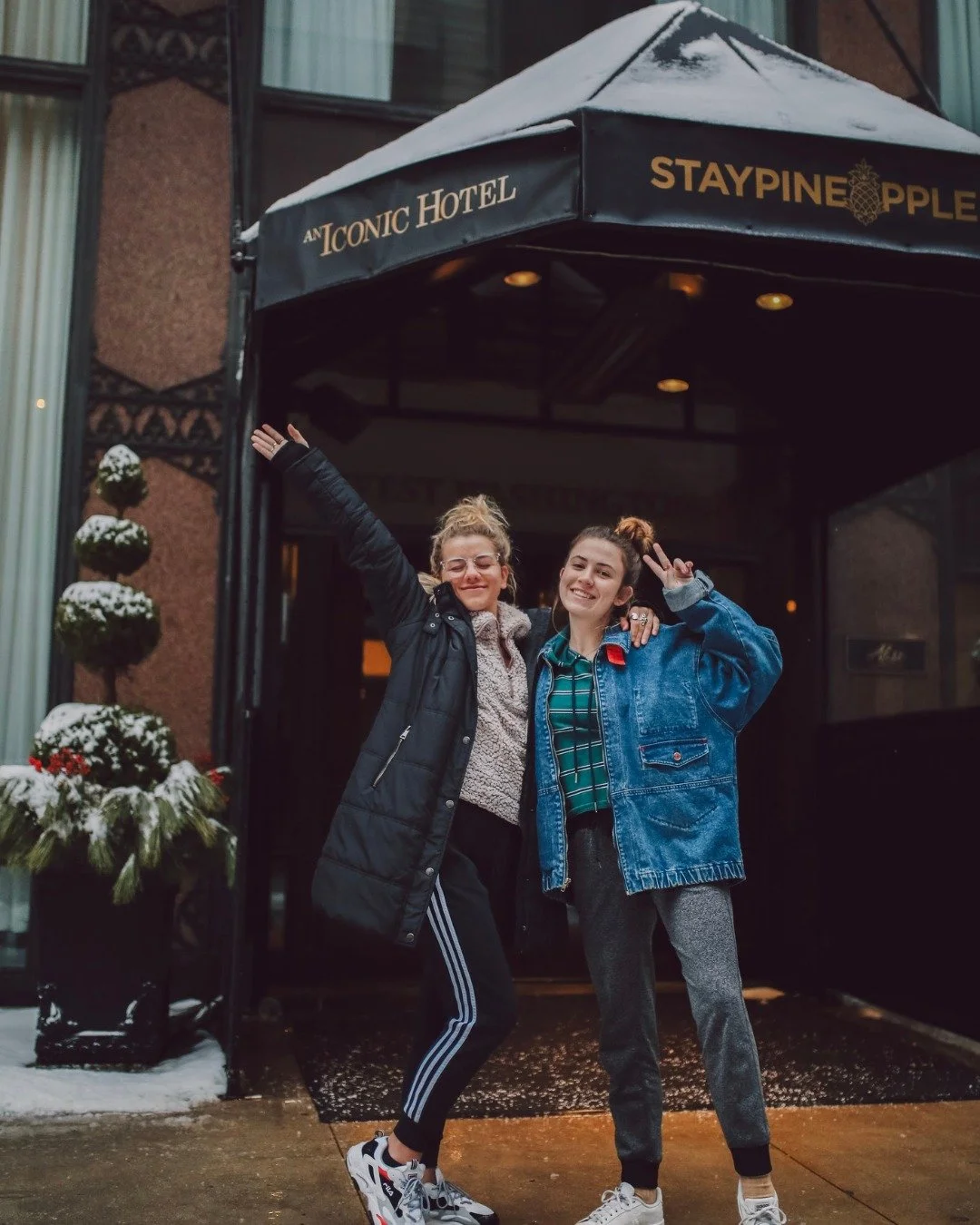 There's SNOW place like Staypineapple Chicago ❄️