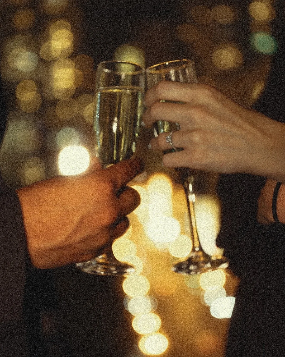 Valentine's Day checklist: Get dressed up ✓ Pop the bubbly ✓ Pillow fight in a hotel room ✓ (in no particular order) Book your romantic stay at Staypineapple and make this Valentine's one to remember 🥂💕🍍