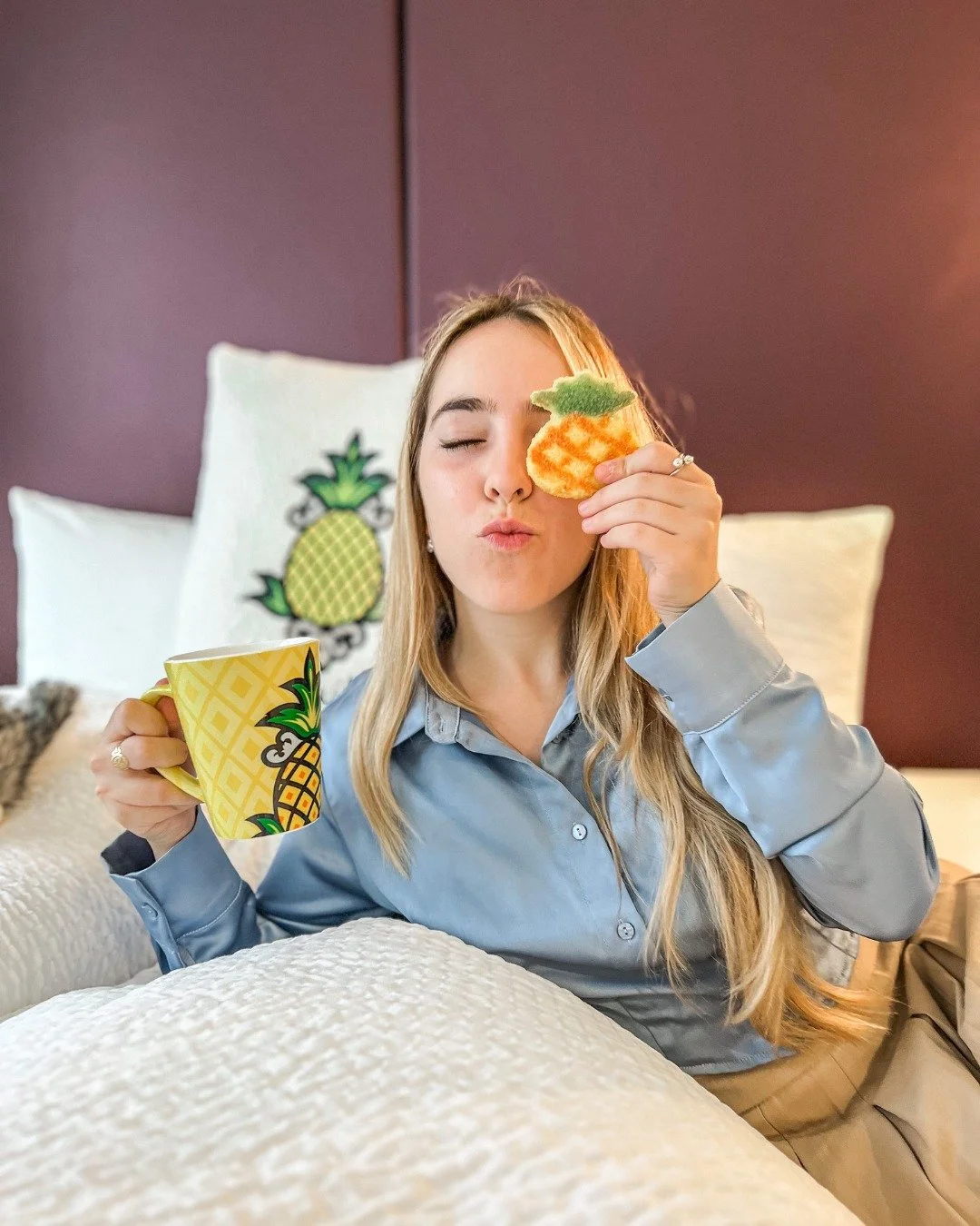 Pineapple cookies and coffee are great. Pineapple cookies and coffee in bed? Even better. 🍍