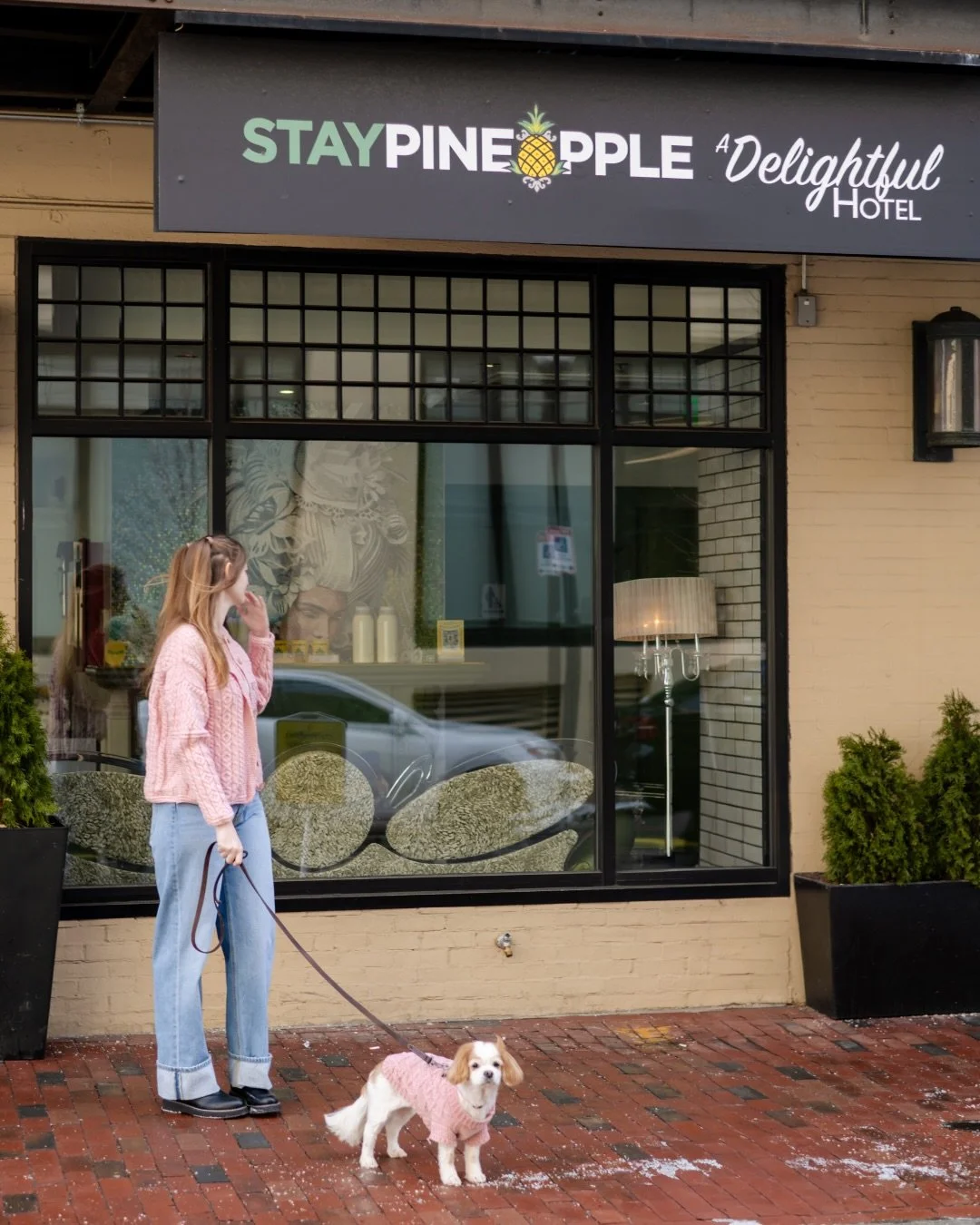 Running the marathon? Or just here for the cheers?

If you&rsquo;re heading in for the @bostonmarathon on April 20, make Staypineapple Boston your home base. The perfect place to warm up, wind down and put your feet up after the miles.

And when the 