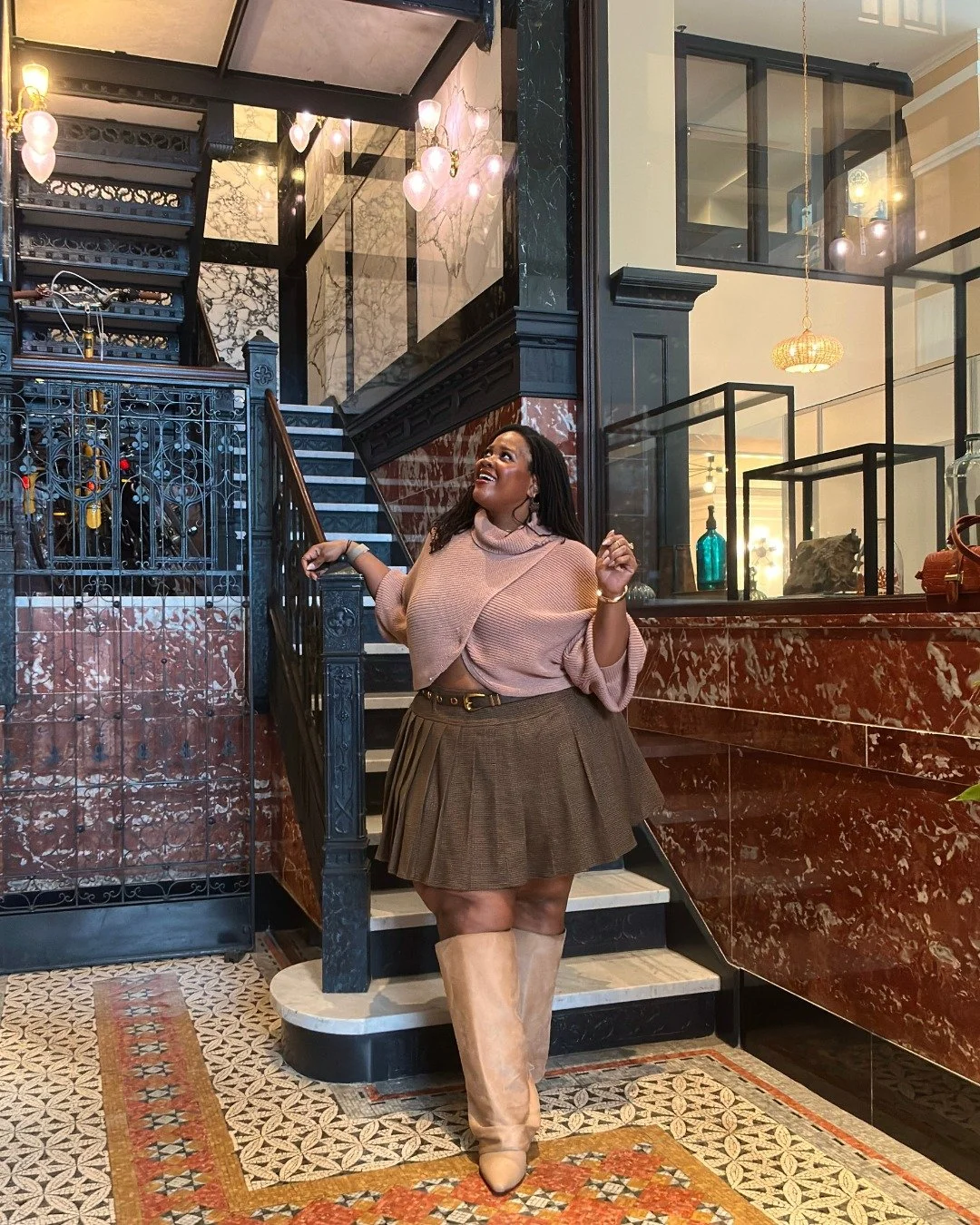 The assignment: find a Chicago hotel with charm, character, and a very photogenic lobby.

Nailed it. 🍍