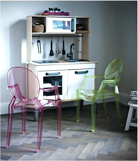 Kartell-chairs-lou-lou-ghost-13.jpg