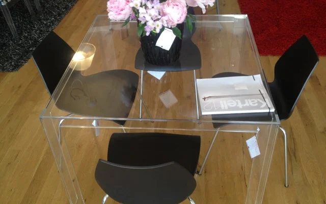 INVISIBLE KARTELL TABLE