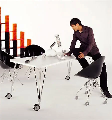 MAX WITH CASTORS KARTELL TABLE