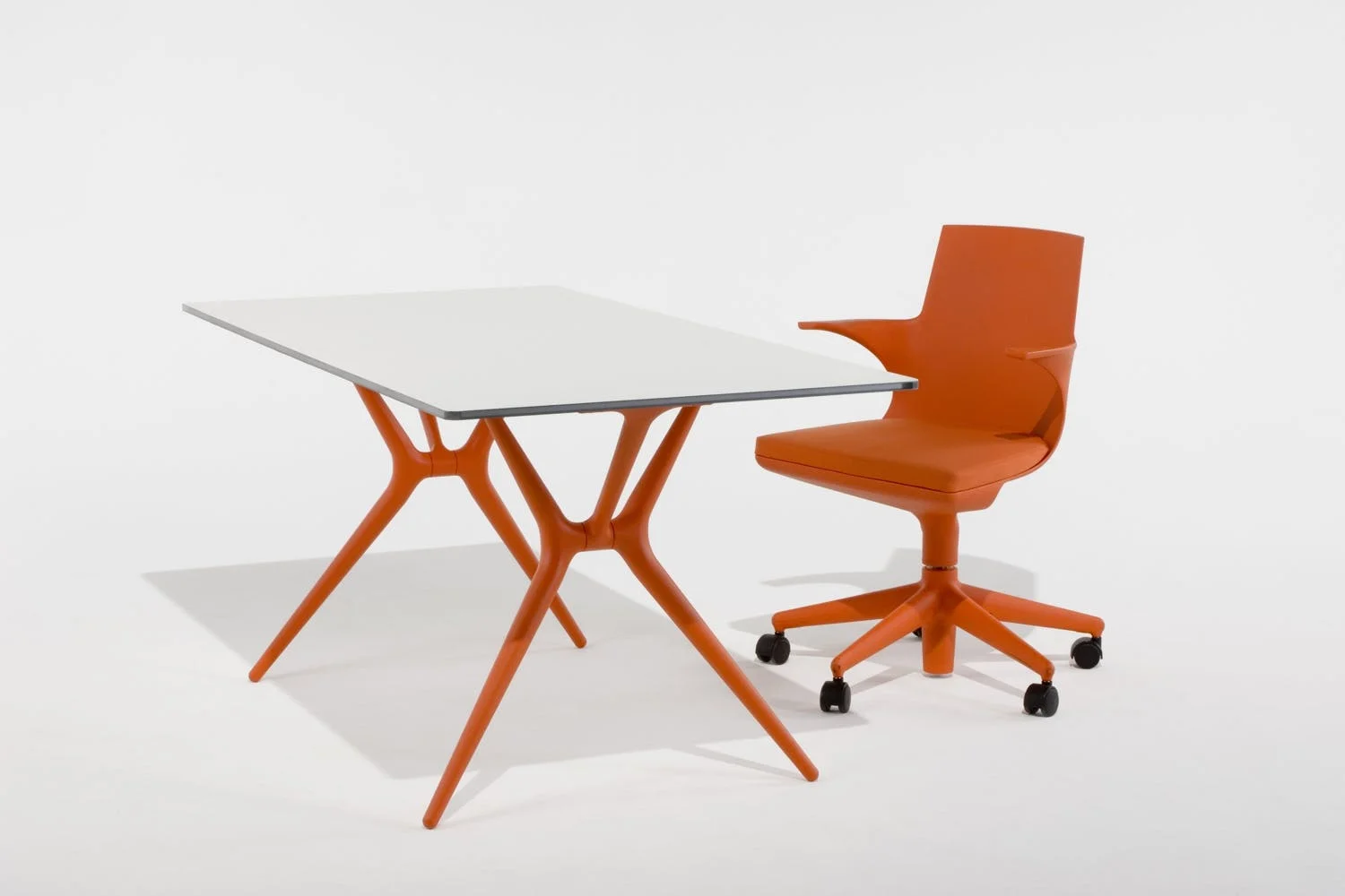 kartell-tables-spoon-w54-6.jpg