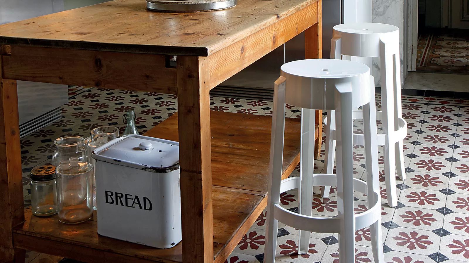 kartell-stools-Charles-Ghost-10.jpg