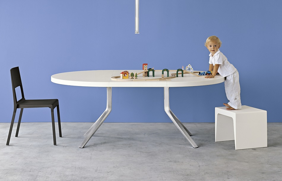 Kristalia-tables-Oops-9.jpg