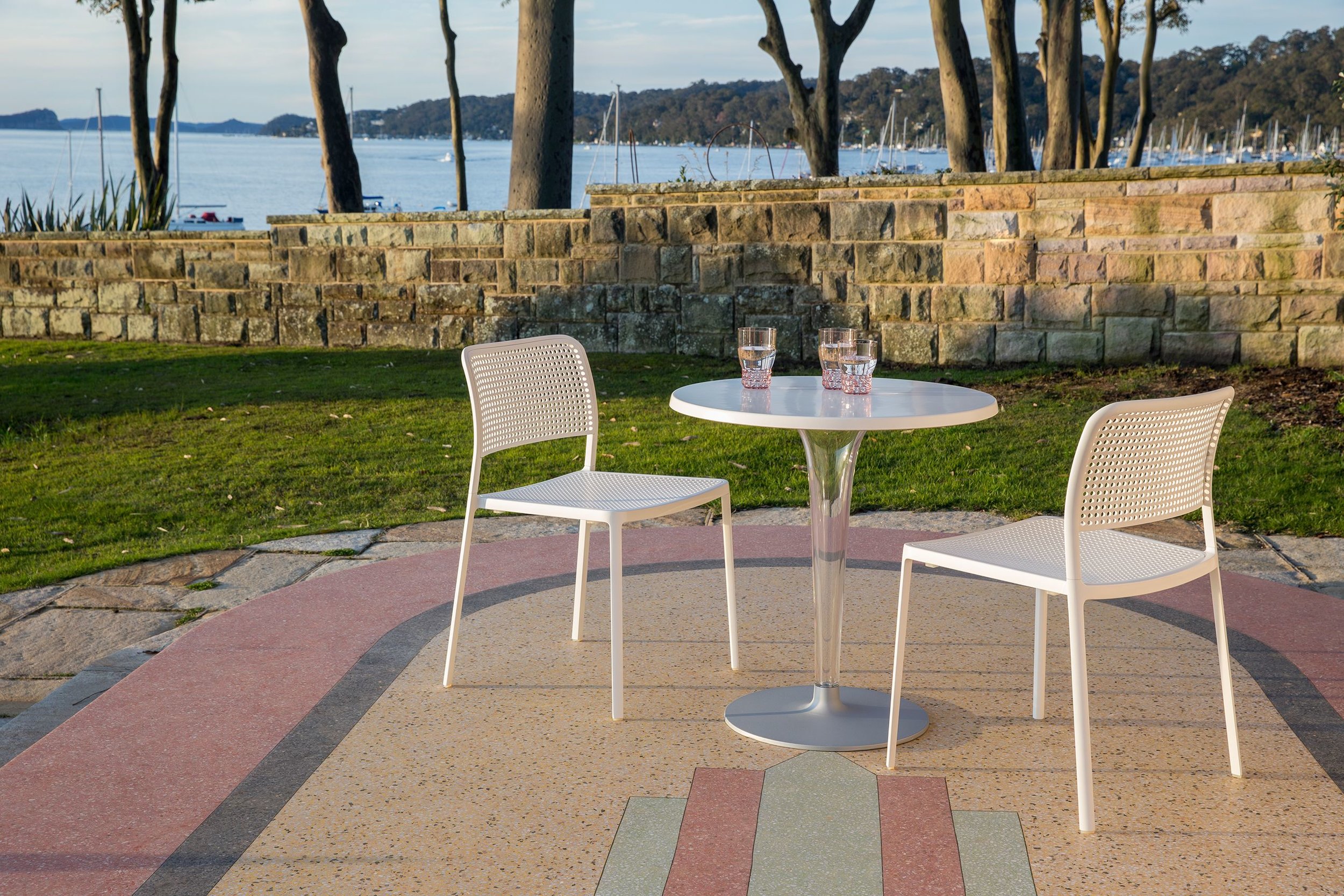 kartell-small-tables-top-top-Circular-Top-circular-Legs-5.jpg