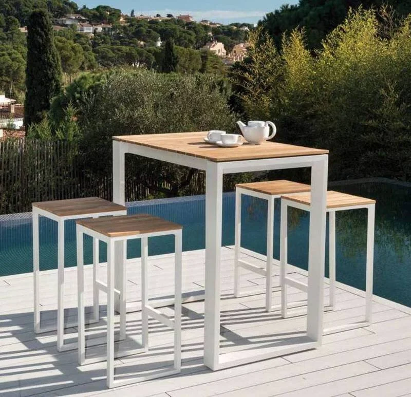 IE3i-outdoor-small-tables-fermo-01.jpg