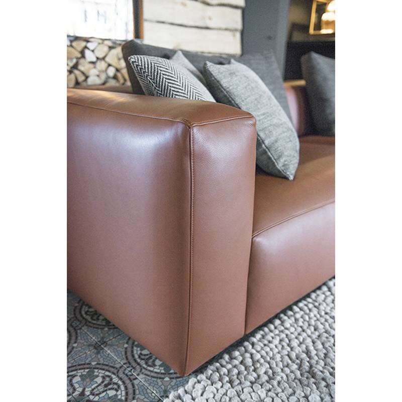 sur-and-plus-sofas-bo-leather-04.jpg