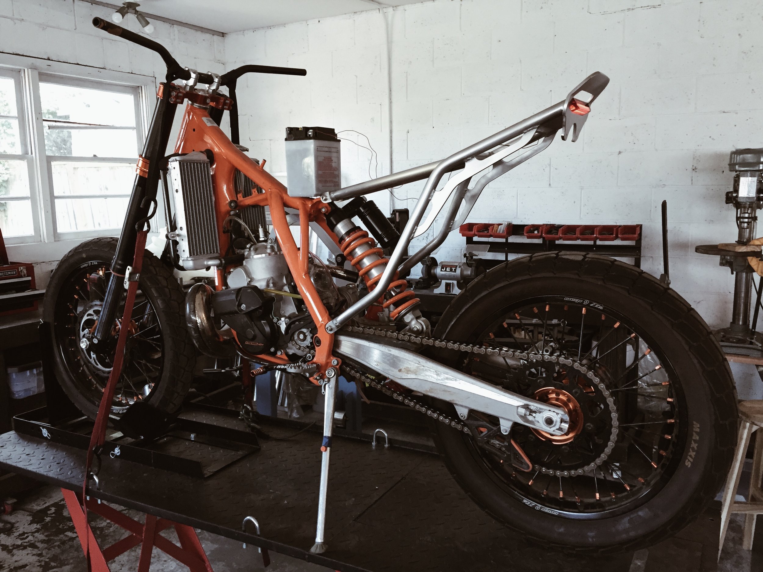 Moto-Mucci_Custom_KTM_300_Build (16).jpg