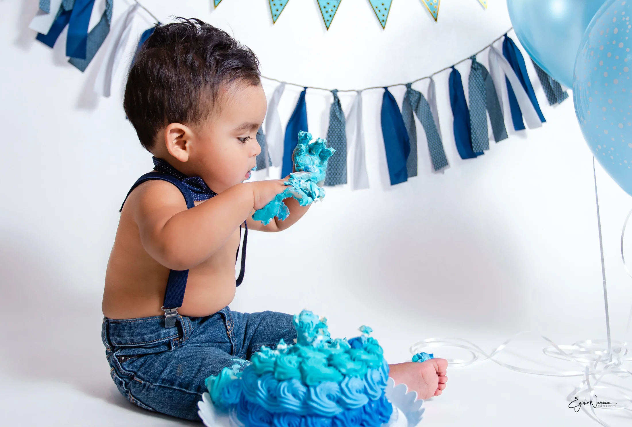 Santiago's Smash the Cake-43.jpg
