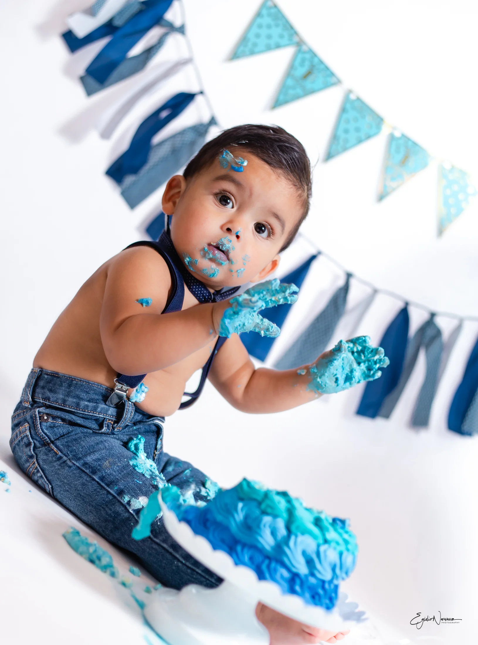 Santiago's Smash the Cake-49.jpg