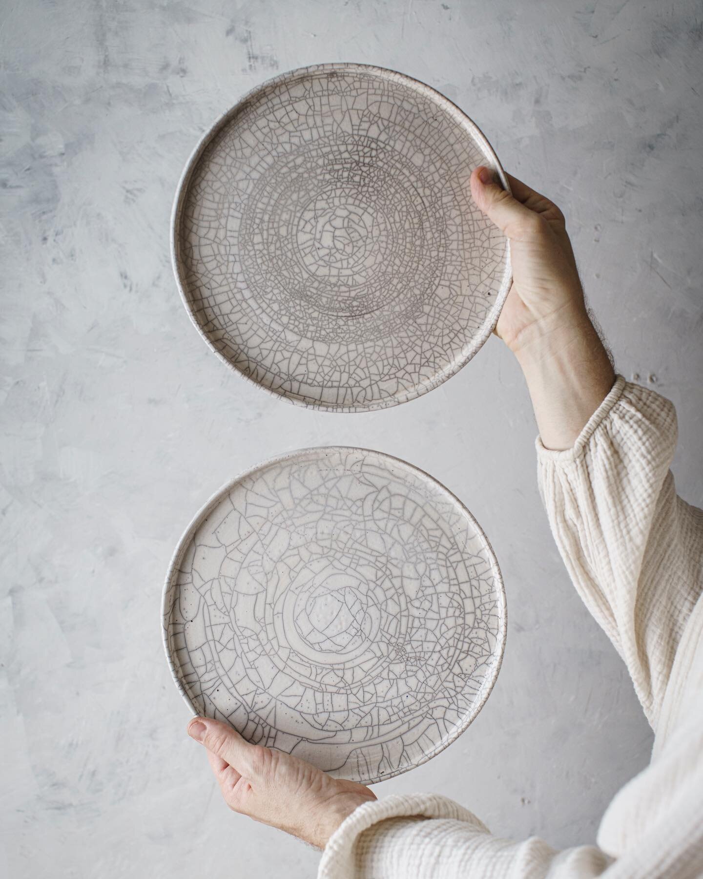 #nocaptionneeded 💙

.
.
.
#resturantdesign #plates #whiteplate #rakuceramics #rakupottery #keramik #modernpottery #modernceramics #dinnerware #dinnertable #tabledecor #forthekitchen #kitchenrenovation #foodprops #foodphotographyandstyling #italianar