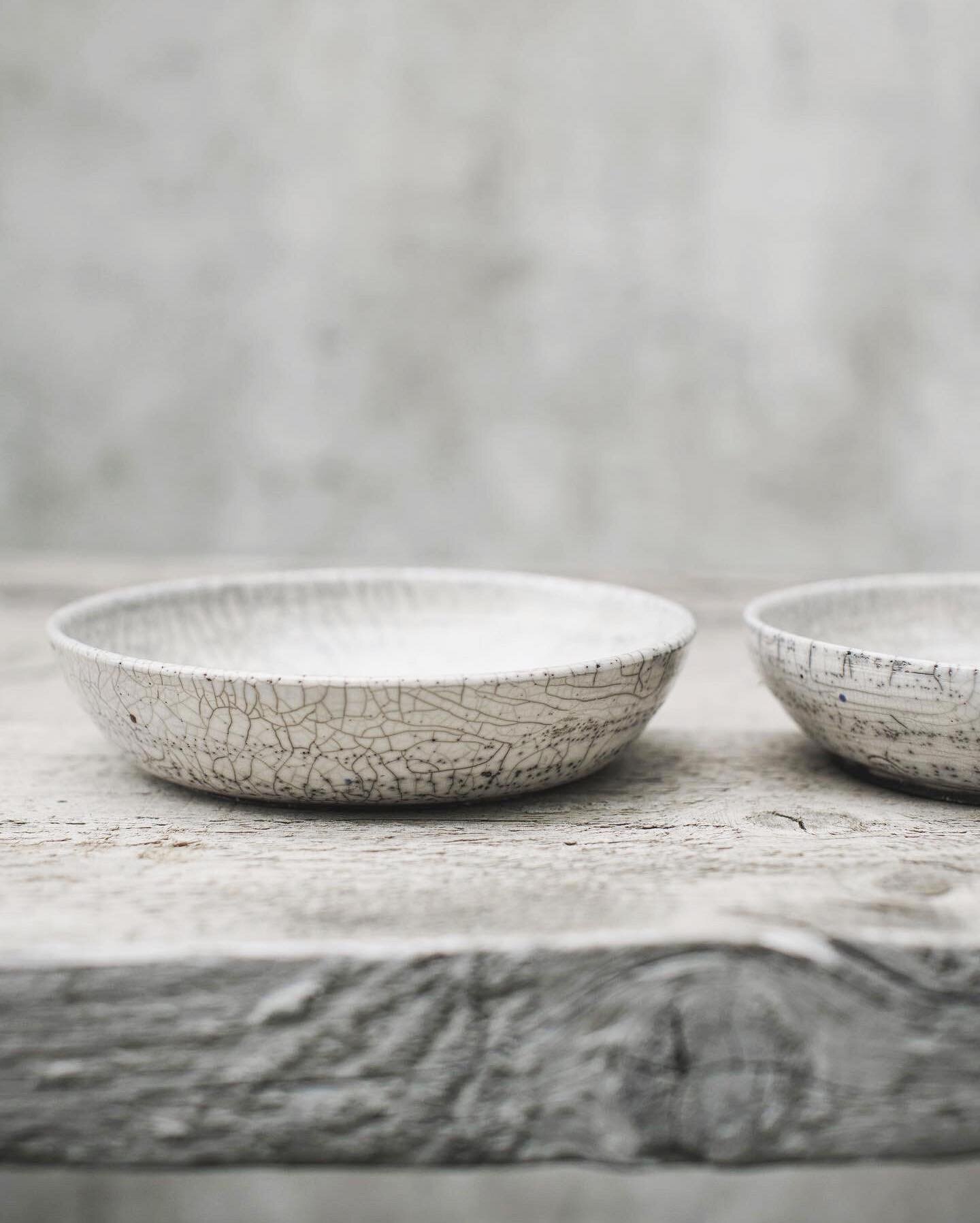 Although Instagram will only show this post to 3% of our followers 😥 &hellip;if you had to choose just one of our freakyraku craquele&rsquo; pieces, which one would you choose? Would it be a large bowl (like these in the photos), a flat moon plate, 