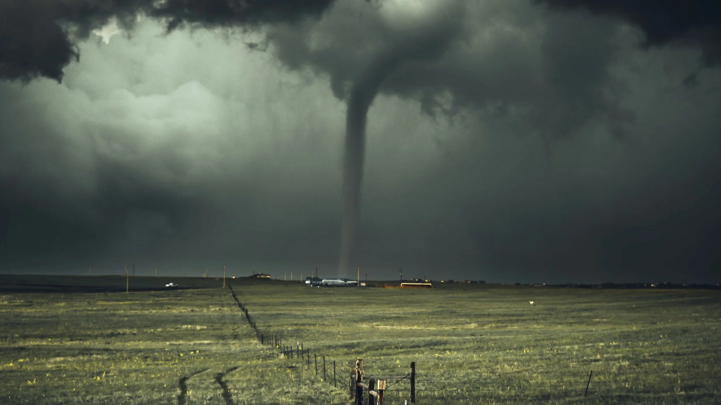 смерчи и торнадо. торнадо в нижнем новгороде. необычные погодные явления. аномальные явления в природе. штат канзас торнадо.