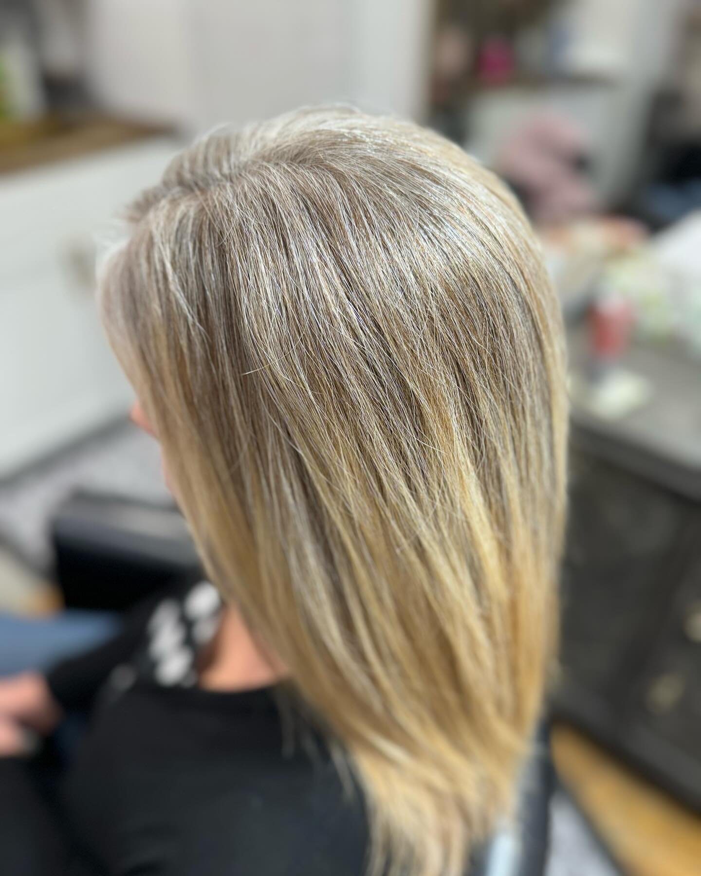 💫let it live💫

Are you tired of 4 week root maintenance? We can utilize your bio colour palette to create long lasting results. This friend went from 4 week root touch ups to 16 week strand lights. Allowing your natural colour a seat at the table g
