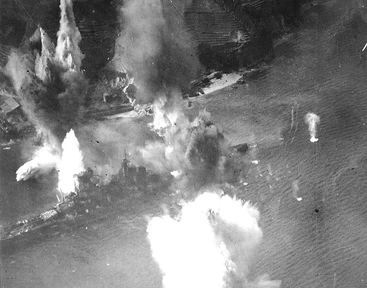 Japanese_battleship_Haruna_under_attack_28_July_1945.jpg